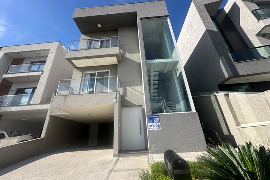 Fachada de casa de condomínio à venda com 5 quartos, 252m² em Suru, Barueri
