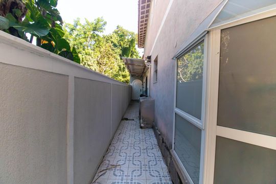 Área externa de casa para alugar com 5 quartos, 441m² em Pendotiba, Niterói