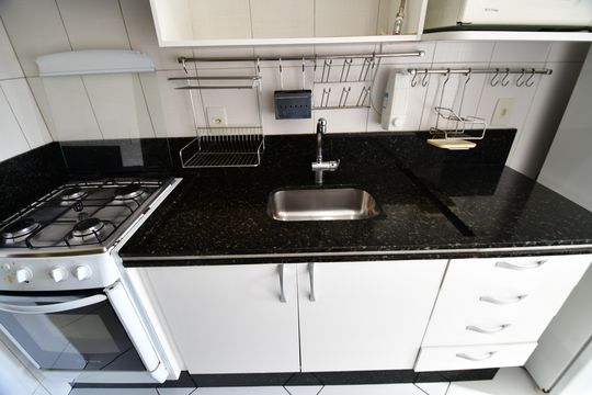 Cozinha de apartamento à venda com 1 quarto, 54m² em Centro, Campinas
