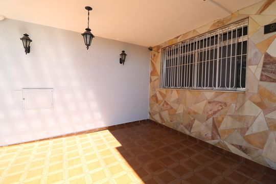 Garagem de casa à venda com 3 quartos, 125m² em Jardim Nice, São Paulo
