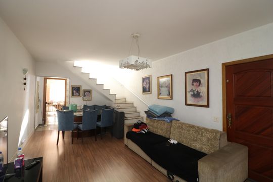 Sala de casa à venda com 3 quartos, 125m² em Jardim Nice, São Paulo