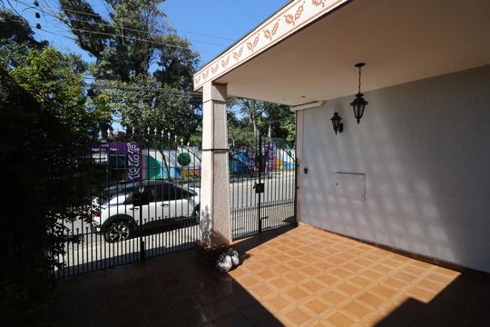 Garagem de casa à venda com 3 quartos, 125m² em Jardim Nice, São Paulo