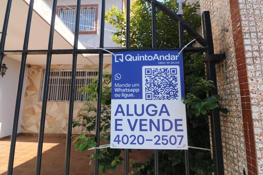 Fachada de casa à venda com 3 quartos, 125m² em Jardim Nice, São Paulo