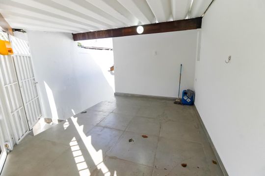 Garagem de casa à venda com 2 quartos, 71m² em Jardim Umarizal, São Paulo