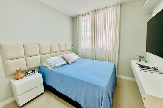 Quarto de apartamento à venda com 3 quartos, 116m² em Charitas, Niterói