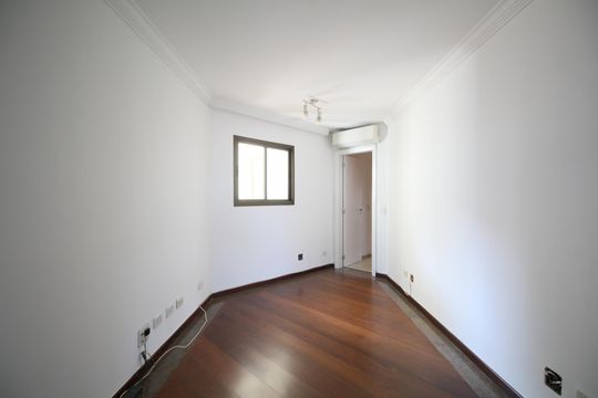 Corredor  de apartamento à venda com 4 quartos, 225m² em Vila Andrade, São Paulo