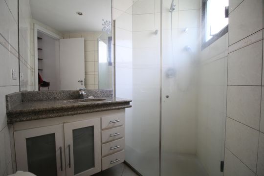 Banheiro  de apartamento à venda com 4 quartos, 225m² em Vila Andrade, São Paulo
