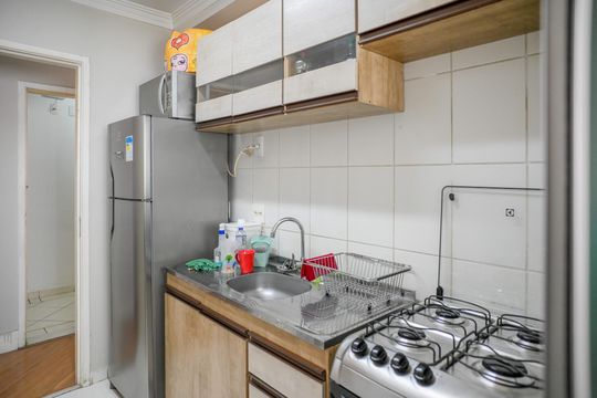 Cozinha de apartamento à venda com 2 quartos, 54m² em Vila Liviero, São Paulo