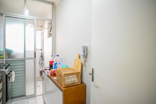 Cozinha de apartamento à venda com 2 quartos, 54m² em Vila Liviero, São Paulo