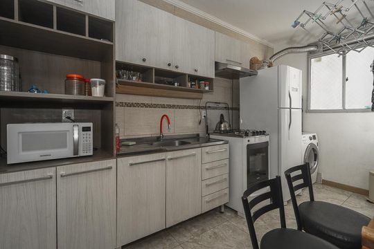 Cozinha de apartamento à venda com 2 quartos, 51m² em Morro Santana, Porto Alegre