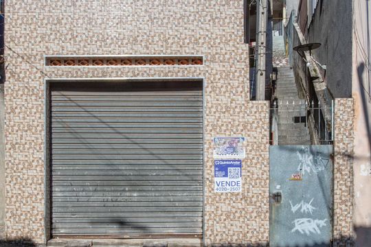 Fachada de casa à venda com 3 quartos, 180m² em Casa Grande, Diadema