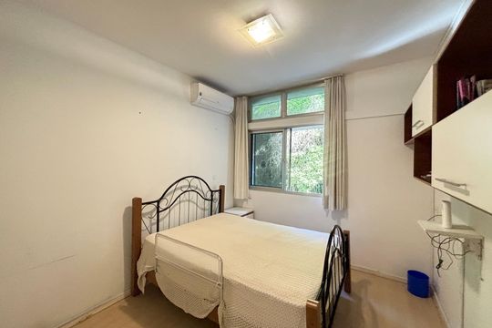 Quarto 1 de apartamento à venda com 3 quartos, 176m² em Copacabana, Rio de Janeiro
