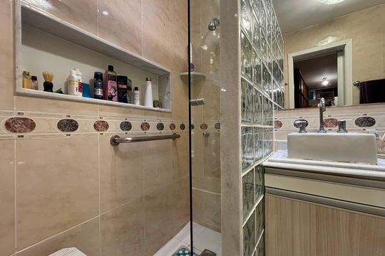 Suíte - banheiro de apartamento à venda com 3 quartos, 176m² em Copacabana, Rio de Janeiro