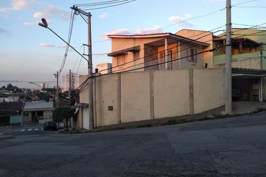 Fachada de casa à venda com 2 quartos, 260m² em Jardim Taboao, São Paulo