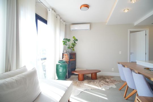 Sala de apartamento à venda com 1 quarto, 47m² em Jardim do Salso, Porto Alegre