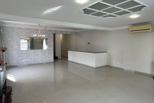 Sala de casa para alugar com 5 quartos, 287m² em Aparecida, Santos