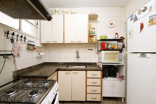 Cozinha de apartamento para alugar com 3 quartos, 70m² em Estoril, Belo Horizonte