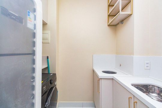 Cozinha de apartamento à venda com 2 quartos, 53m² em Rubem Berta, Porto Alegre