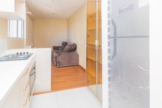Cozinha de apartamento à venda com 2 quartos, 53m² em Rubem Berta, Porto Alegre