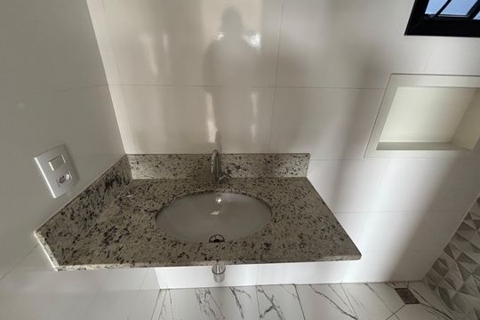 Banheiro de apartamento para alugar com 1 quarto, 35m² em Vila Ré, São Paulo