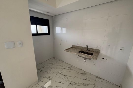 Cozinha de apartamento para alugar com 1 quarto, 35m² em Vila Ré, São Paulo