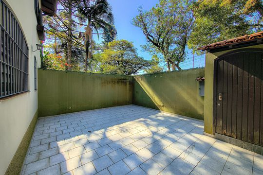 Quintal de casa à venda com 3 quartos, 300m² em Jardim Sertaozinho, São Paulo