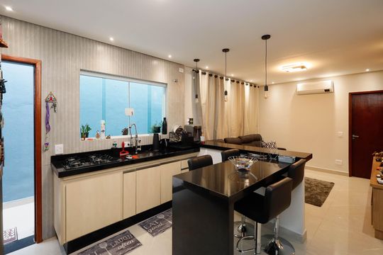 Sala / Cozinha  de casa à venda com 2 quartos, 90m² em Jardim Guanca, São Paulo