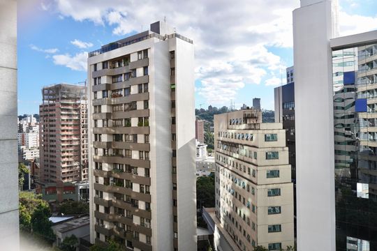 Sala - Varanda de kitnet/studio para alugar com 1 quarto, 48m² em Lourdes, Belo Horizonte