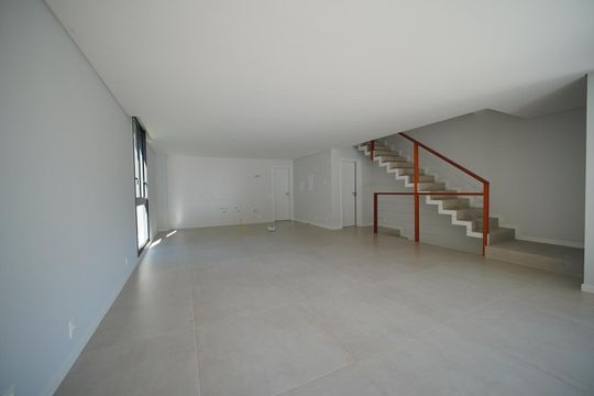 Sala de casa para alugar com 3 quartos, 256m² em João Paulo, Florianópolis