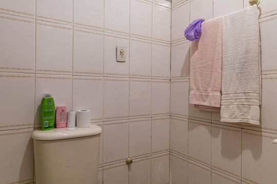 Banheiro de apartamento para alugar com 3 quartos, 65m² em Cidade Tiradentes, São Paulo
