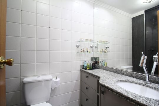 Banheiro de apartamento para alugar com 2 quartos, 60m² em Santo Amaro, São Paulo
