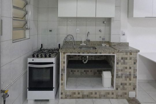 Cozinha de apartamento para alugar com 1 quarto, 50m² em José Menino, Santos
