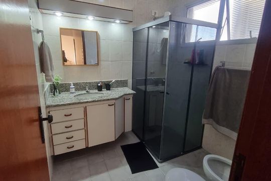 Banheiro de apartamento à venda com 2 quartos, 85m² em Vila Industrial (Campinas), Campinas