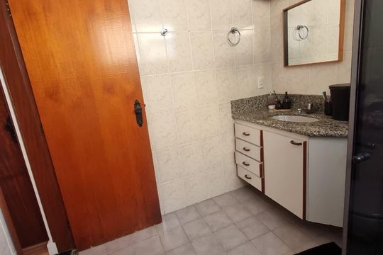 Banheiro de apartamento à venda com 2 quartos, 85m² em Vila Industrial (Campinas), Campinas