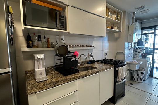 Cozinha de apartamento à venda com 3 quartos, 83m² em Recreio dos Bandeirantes, Rio de Janeiro