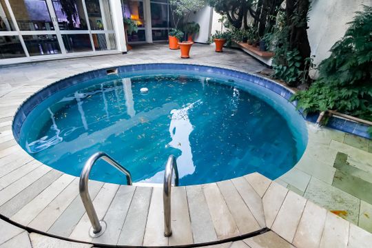 Piscina de casa à venda com 4 quartos, 440m² em Vila Inah, São Paulo