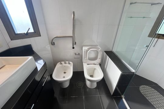 Banheiro  de apartamento à venda com 4 quartos, 139m² em Vila Sonia, São Paulo