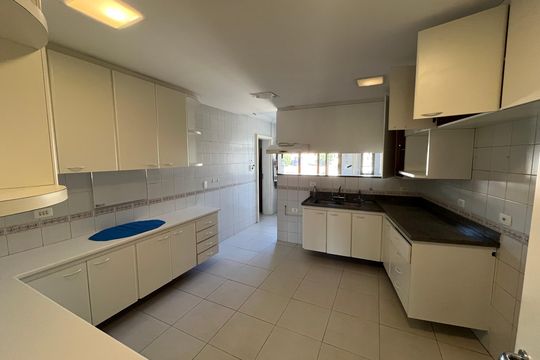 Cozinha  de apartamento à venda com 4 quartos, 139m² em Vila Sonia, São Paulo