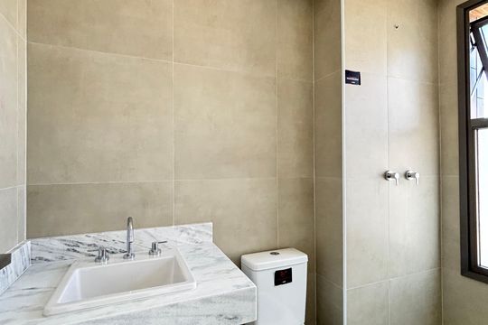 Banheiro da Suíte 2 de apartamento à venda com 2 quartos, 82m² em Moema, São Paulo