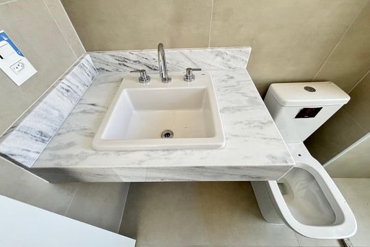 Banheiro da Suíte 1 de apartamento à venda com 2 quartos, 82m² em Moema, São Paulo