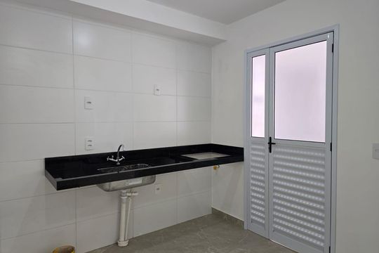 Cozinha  de apartamento à venda com 2 quartos, 44m² em Picanço, Guarulhos