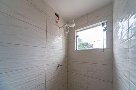 Banheiro  de kitnet/studio para alugar com 1 quarto, 35m² em Jardim Bom Pastor, Santo André