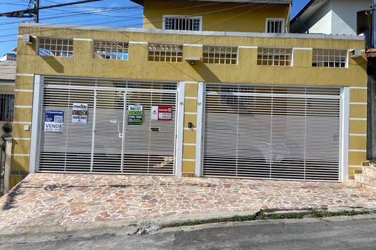 Fachada de casa à venda com 4 quartos, 240m² em Vila Gomes, São Paulo