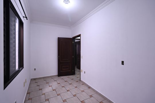 Quarto 2 de casa à venda com 3 quartos, 300m² em Parque Capuava, Santo André