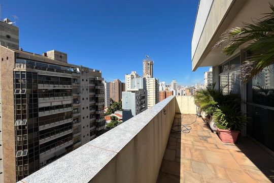 Sacada de apartamento para alugar com 3 quartos, 200m² em Cambuí, Campinas
