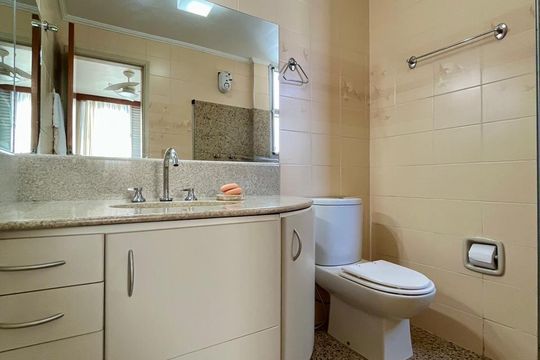 Banheiro da Suíte de apartamento para alugar com 3 quartos, 200m² em Cambuí, Campinas