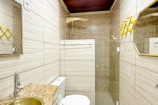 Banheiro de casa para alugar com 2 quartos, 70m² em Ingleses do Rio Vermelho, Florianópolis