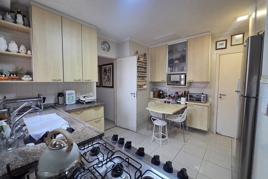 Cozinha de apartamento para alugar com 3 quartos, 198m² em Indianópolis, São Paulo