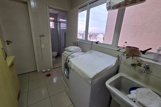 Área de serviço de apartamento para alugar com 3 quartos, 198m² em Indianópolis, São Paulo