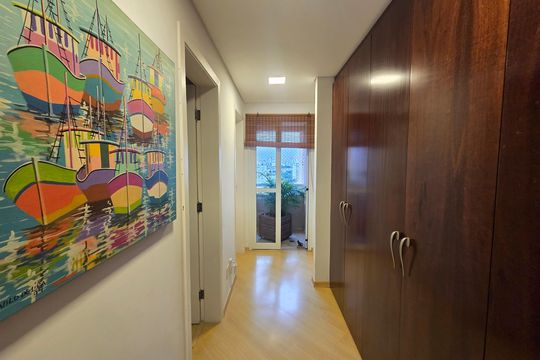 Corredor de apartamento para alugar com 3 quartos, 198m² em Indianópolis, São Paulo
